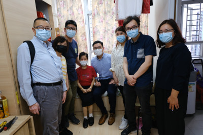 脏衣篮怎么选，兼顾透气和搬运